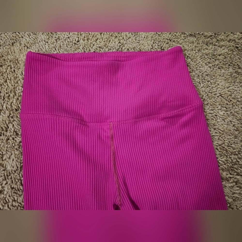 CARBON38 Ribbed 7/8 Lcgging In Magenta. Size Small - Picture 8 of 11